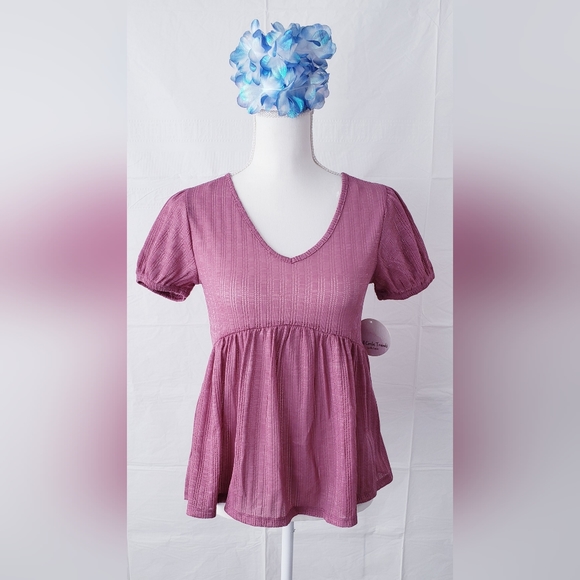 FULL CIRCLE TRENDS Lace Pleplum Top - Picture 1 of 10